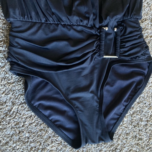 Michael Kors One-Shoulder Black Ruched Swimsuit Size 6 - Picture 6 of 14